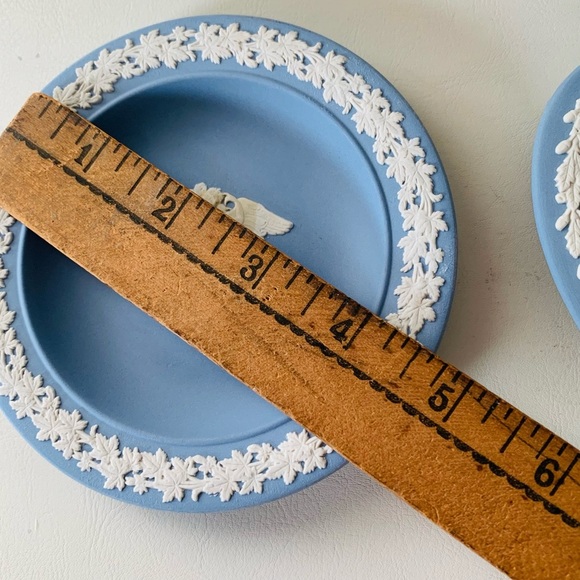 vintage wedgewood blue jasperware Plates England - Picture 2 of 15